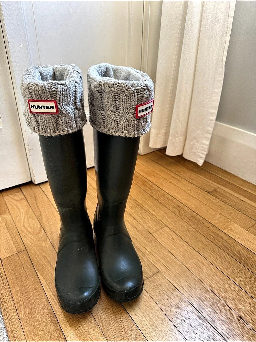 Hunter Original Tall Green Rain Boots with Grey Cable Knit Cuffs - Picture 2 of 5